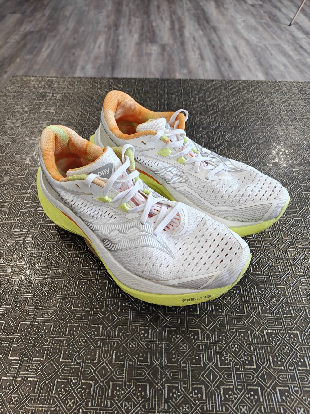 Saucony Endorphin Speed 4 Size 9.5 White And Yellow Great Condition